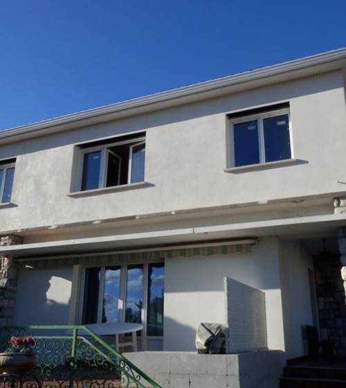 Ravalement de façade sur un étage surélevé