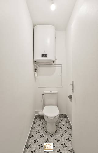 Ballon d'eau chaude dans un WC