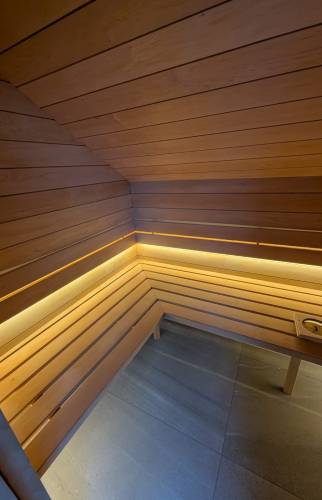 sauna aménagé sous toit dans des combles