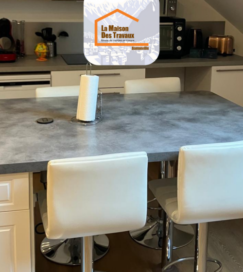 Cuisine moderne sous combles à Bonneville en Haute-Savoie