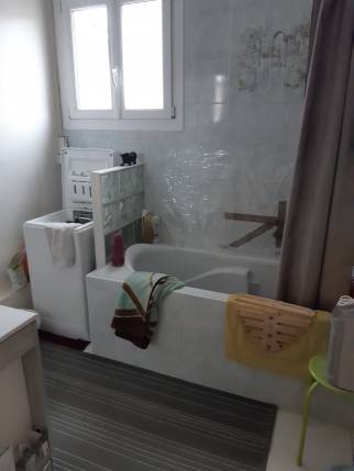 Ancienne salle de bain avant travaux de rénovation - Bourg-en-Bresse 01