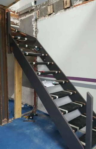 Pose de l'escalier en cours - Nantes