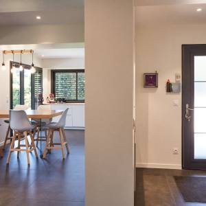 Vue intérieure de la cuisine et salle à manger agrandies – Maison T. Rhône