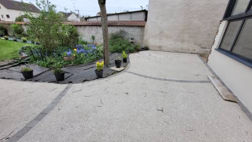 La terrasse en béton désactivé