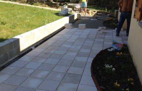 Préparatifs chantier de construction terrasse en pierre naturelle - Meaux - 77100 -