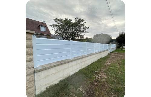 Clôture en palissade PVC