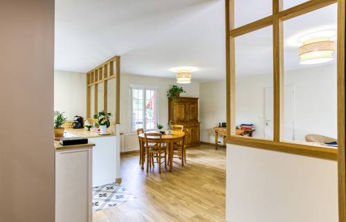 de jolies claustras en bois