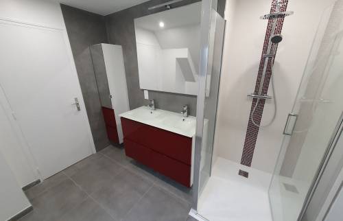 Rénovation Terminée : Nouveaux Éléments de Salle de Bain Installés