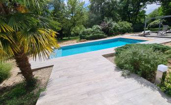 La piscine et les terrasses