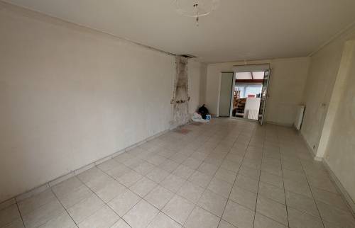 Travaux de démolition de cheminée en cours Chartres de Bretagne