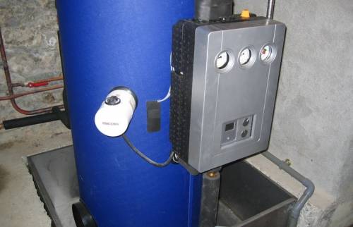 Local de stockage du chauffe-eau solaire sous la véranda et sous les capteurs solaires- Crécy-la-Chapelle - 77580 - 