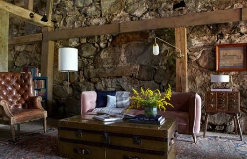 Espace salon tout en conservant l'authenticité des murs