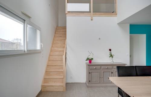 Création d’un escalier en bois massif laqué blanc à Vertou (44)