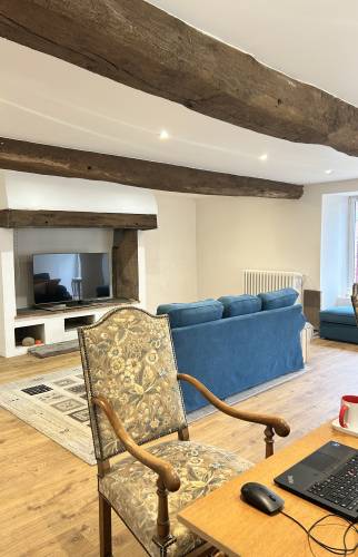 Mur et sol rénovés avec matériaux modernes à Bruz