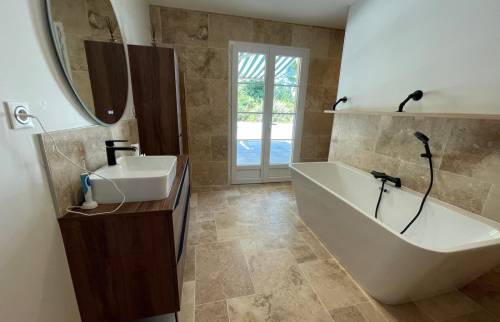 salle de bain rénovée à Saintes