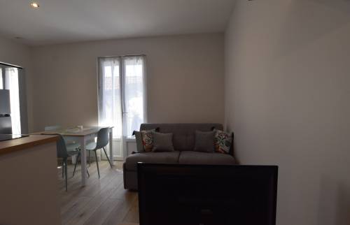 Rénovation T1 Aix-Les-Bains salon après 1