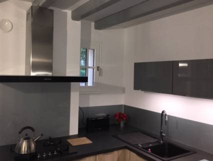 Rénovation en peinture et remplacement des sols d’une maison 