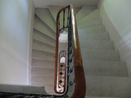 Ecully (69130) : rénovation d'un escalier en pierre / vue de l'étage