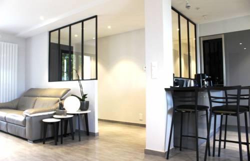 Réalisation d'une entrée avec verrières d'atelier à La Celle-Saint-Cloud