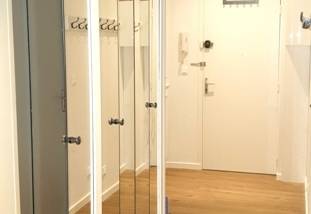 Dressing sur mesure en appartement avec six portes miroirs à Cergy (95)