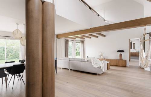 Rénovation terminée – Vue d’ensemble pièce de vie maison rénovée à Bruz