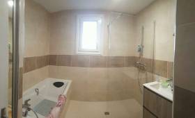 Salle de bains entièrement rénovéee à Saintes