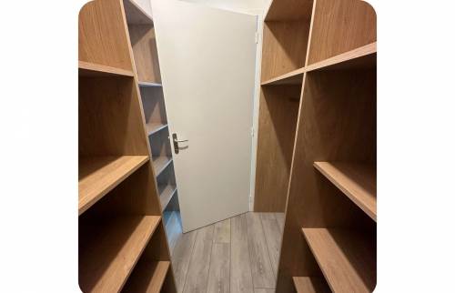 Dressing sur-mesure dans une pièce 