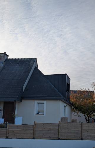Vue extérieure après agrandissement de maison à Chartres-de-Bretagne