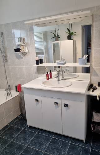 Vue d'ensemble de la salle de bains