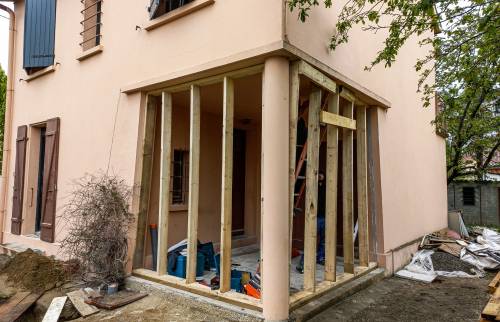 Chantier en cours et pose de l'ossature bois