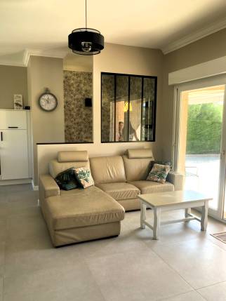 Neuville (69250) : rénovation intérieure avec création d'un sas d'entrée et nouvelle décoration du séjour et de la cuisine