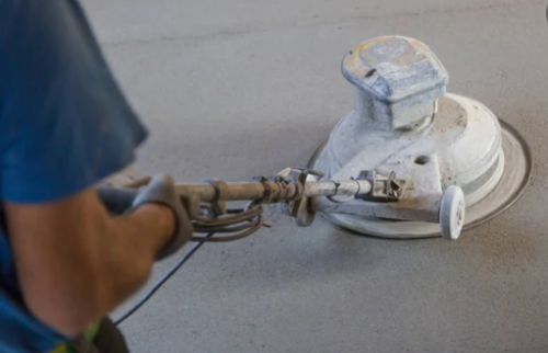 Travail du polissage pour un résultat lisse