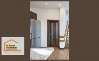 Les murs, vieillis par le temps, ont été rafraîchis avec des teintes claires et lumineuses, créant une atmosphère apaisante et contemporaine.