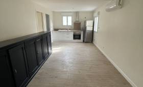 Cuisine ouverte dans une résidence secondaire rénovée - Montélier 26120