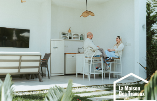 Espace diner dans le pool house