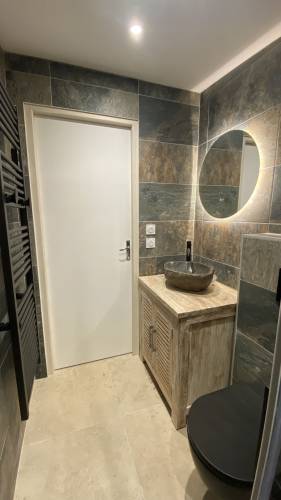 Rénovation de salle de bain avec meuble vasque et miroir LED - Saint Nicolas de la Grave 82210