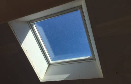 Création d'un puits de lumière naturelle dans une extension de maison à Nantes 44