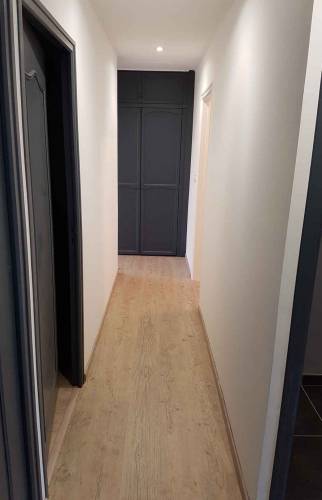 Couloir graphique noir et blanc