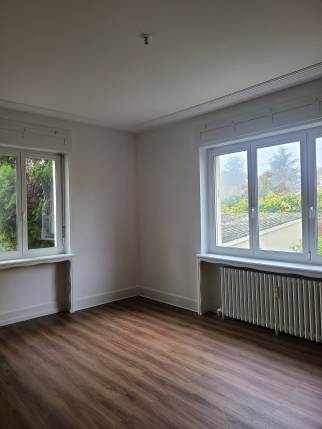 sol PVC et peinture au mur