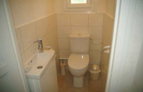 Rénover les toilettes d'une maison dans le Calvados