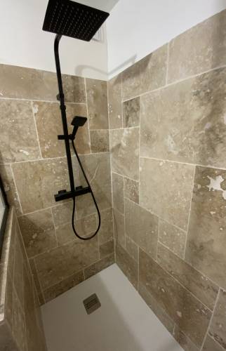 Douche dans une salle de bain rénovée La Maison Des Travaux Ales