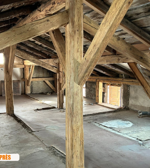 rénovation maison ancienne La Léchère, aménagement combles maison village, restauration charpente bois Savoie, aérogommage structure bois, rénovation intérieure La Léchère