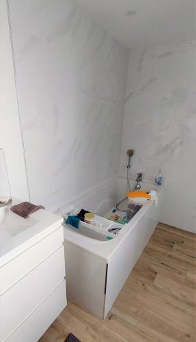 Nouvelle baignoire dans une salle de bain rénovée - Arras 62