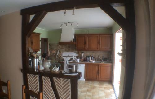 Cuisine avant les travaux, avec les éléments bois à déposer