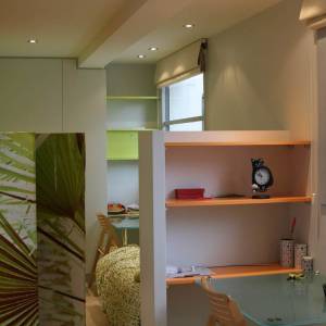 Rénovation complète d'un appartement à Paris - Chambre avec une séparation