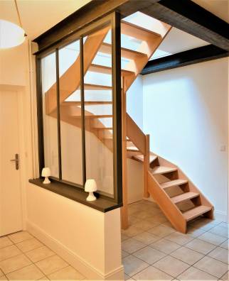 Lentilly (69210) : rénovation complète de l'escalier menant aux combles de la maison