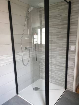 Rénovation de salle de bain avec pose d'une cabine de douche moderne - La Farlède 83210