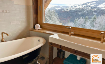 rénovation chalet Praz-sur-Arly, salle de bain rustique montagne, transformation étable habitation, artisan rénovation chalet alpage, courtier travaux Haute-Savoie, la maison des travaux chamonix