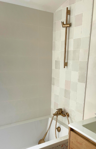 Rénovation d'une salle de bain au Bignon - grands carreaux et zellige