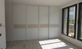 dressing sur mesure dans une chambre à Valdahon